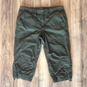 EDDIE BAUER | Capri Cargo pants Olive Green